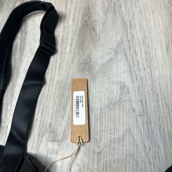 Skims Shine Satin Underwire Bra - Picture 7 of 9